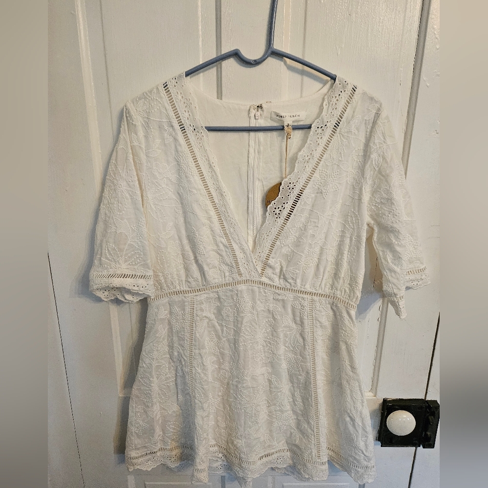 Honey PunchElegant White Lace V-Neck Dress